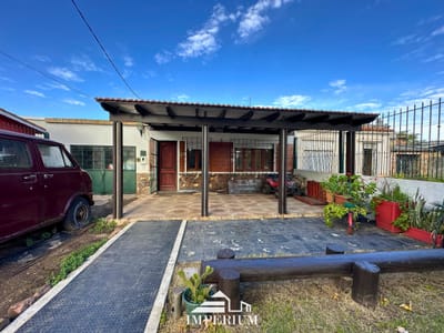 Venta Casa de 2 dormitorios  En La Calle Gregorio Perez Las Acacias