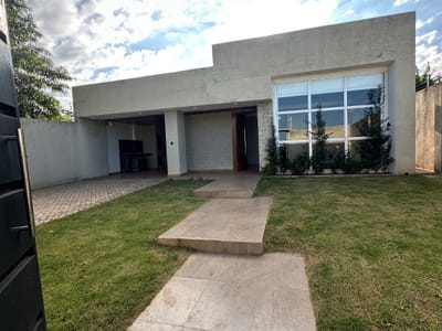 VENDO CASA MODERNA EN BARRIO SAN SEBASTIÁN