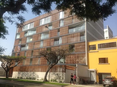 Departamento Dúplex en Miraflores de 168 m2 techados y 72 m2 de área de terraza.