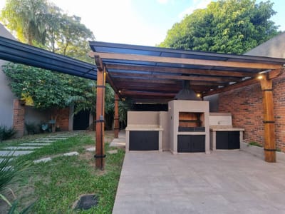 VENDO CASA MODERNA EN MBURUCUYÁ
