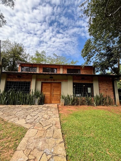 Residencia amoblada en venta – San Bernardino, Barrio Santa Rosalina