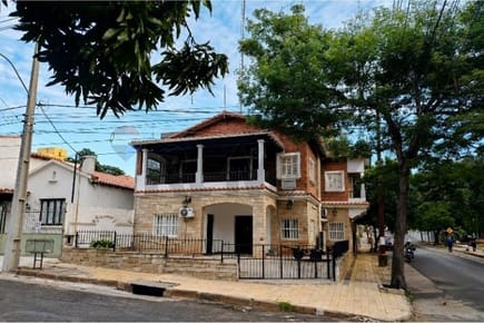 Residencia de Estilo Colonial sobre Gral Bruguez