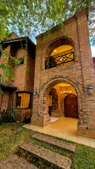 VENDO CASA DE LUJO EN LAS LOMAS