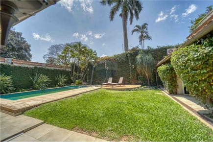 Residencia en Mburucuya, zona residencial