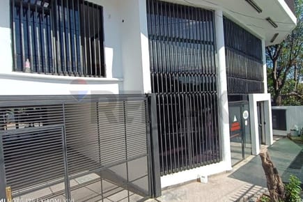 Alquilo amplio salon comercial en ñemby 