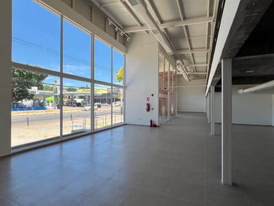 ALQUILO SALÓN COMERCIAL EN FERNANDO DE LA MORA