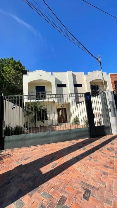 EN VENTA DUPLEX ZONA YACHT - LAMBARE