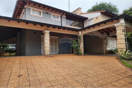 RESIDENCIA SOBRE AVDA. BRUNO GUGGIARI EN LAMBARÉ