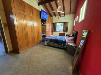 VENDO AMPLIA CASA EN LAMBARE