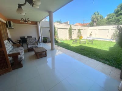 VENDO CASA EN ESQUINA EN EL EXCLUSIVO BARRIO LAS LOMAS 
