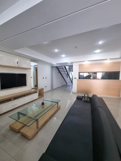 Alquilo Hermoso Duplex Amoblado con Piscina en Carmelitas
