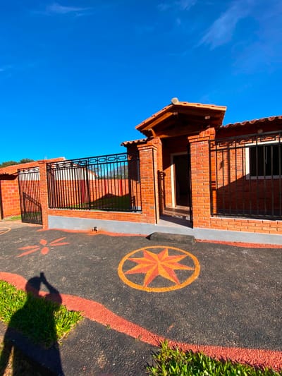 ???? **¡Casa a estrenar en Cañada Garay, Luque!**