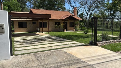 Vendo Casa en Surubi’i  | 3 Suites, Piscina y Quincho | USD 265.000