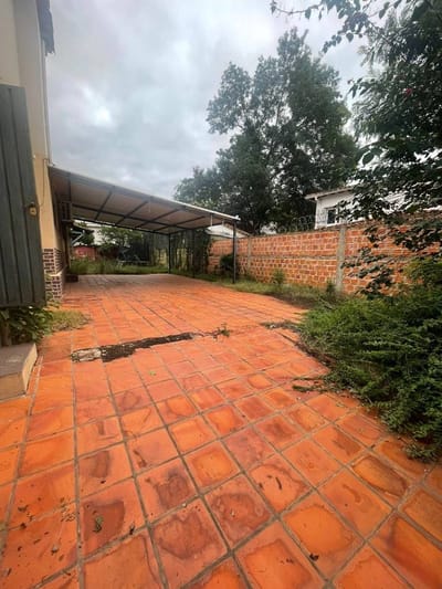 Residencia 7 dorm. para remodelar | Las Mercedes