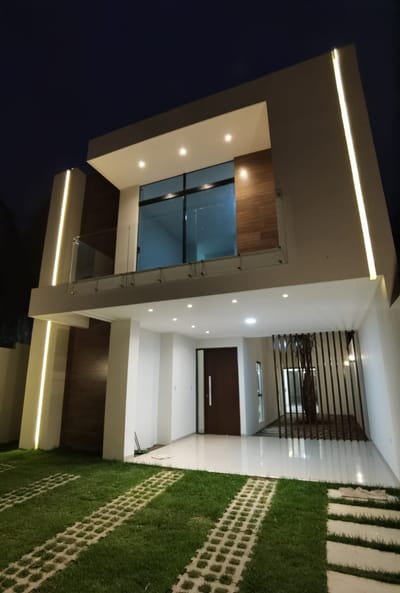 CASA AMPLIA A ESTRENAR 