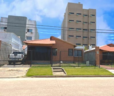 CASA SOBRE AVENIDA 6TO ANILLO ZONA UCEBOL