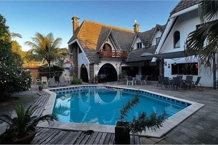 Alquilo Casa de 9 habitaciones con Piscina en Asunción Bº Villa Aurelia 