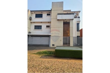 Duplex de tres niveles - Venta- Fdo de la Mora