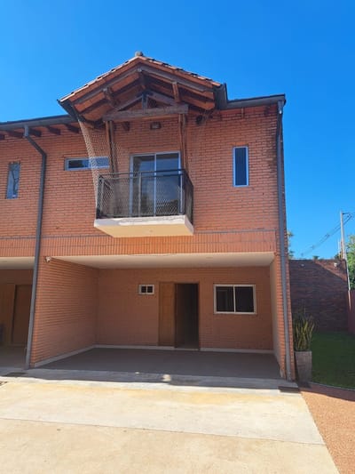 VENDO DUPLEX EN LAMBARE 