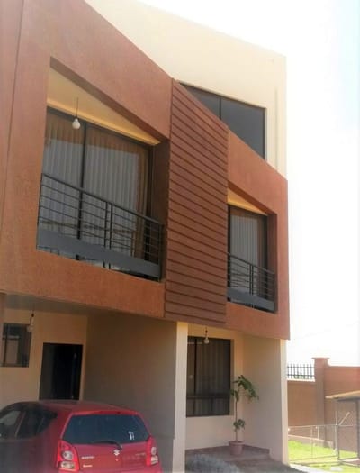 HERMOSA CASA 3 PLANTAS 