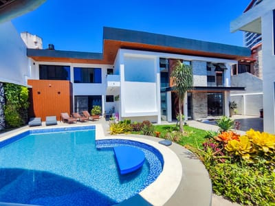 CASA DE LUJO EN VENTA EN EQUIPETROL.