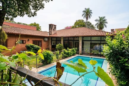 En Venta Amplia Residencia En Barrio Recoleta. 