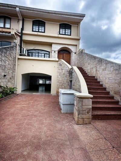 ALQUILO TRIPLEX MARISCAL ESTIGARRIBIA (Zona Los Laureles) - ID 30578