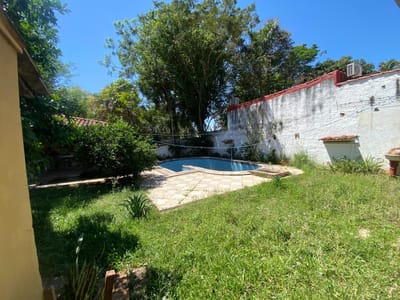  Vendo Terreno + Construcción En El Barrio Ykua Sati - Asuncion 