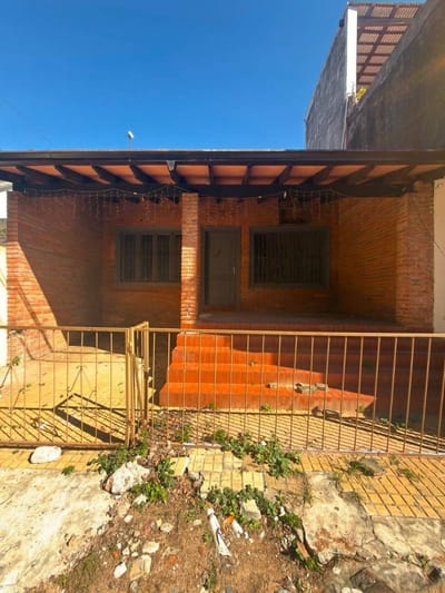 VENDO CASA PARA REFACCIONAR O DEMOLER EN EL CENTRO DE ASUNCION