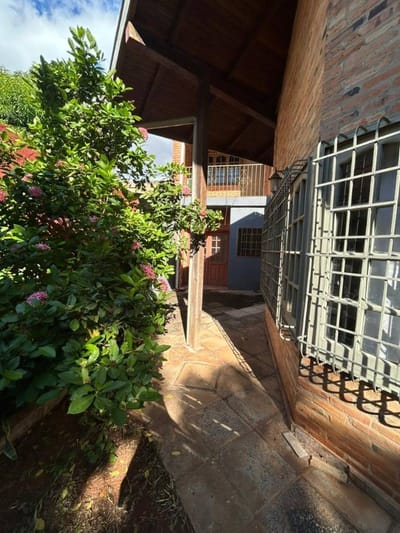 Alquilo casa en Lambaré