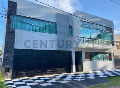 En Venta Residencia De 4 Suites En Lambaré