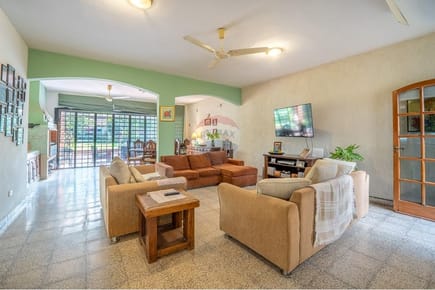 VENDO HERMOSA CASA EN SAJONIA ASUNCION