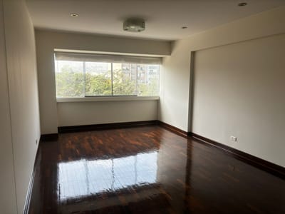 SE VENDE DEPARTAMENTO EN EXCELENTES CONDICIONES CON COCHERA