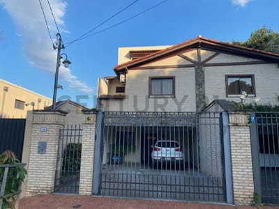 Duplex con Gran Patio en Bo. Mburucuya/MdmeLynch