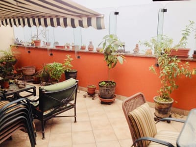 ACOGEDOR DUPLEX FRENTE A PARQUE