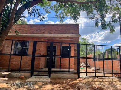 EN VENTA CASA A ESTRENAR EN ÑEMBY BARRION RINCON