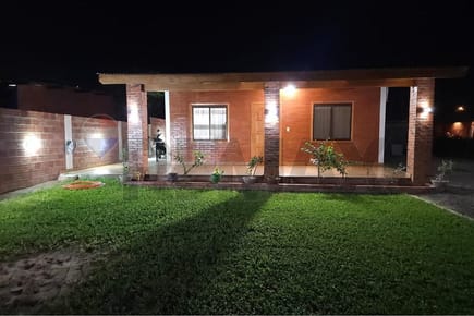 ¡VENDO CASA MODERNA EN FILADELFIA!