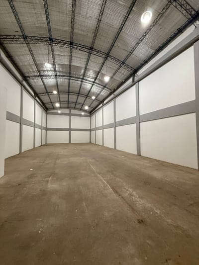 ALQUILO TINGLADO COMERCIAL SOBRE AVDA. TRANSCHACO – MARIANO ROQUE ALONSO