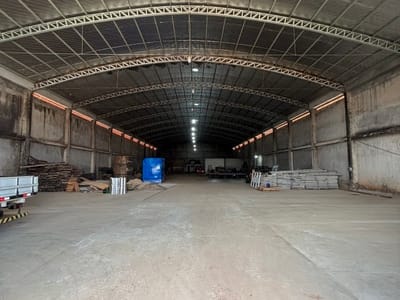 DEPOSITO DE 1.600M2 EN ALQUILER - BARRIO PABLO ROJAS