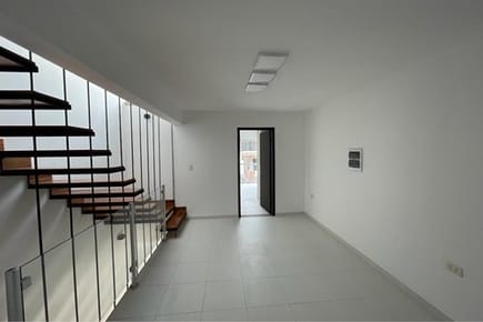 VENDO TRIPLEX EN LAMBARE 
