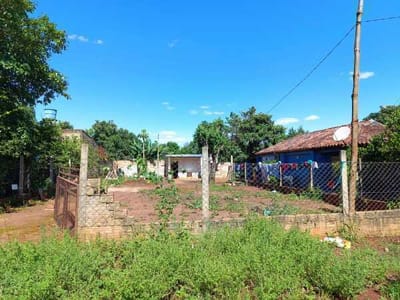 TERRENO – KM 10 ACARAY ???? Terreno: 15 x 30 m ???? Construcción: 381,36 m²