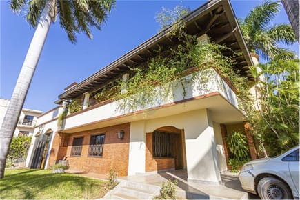 Fabulosa Residencia En Doble Esquina, Zona Colegio Goethe/quinta Ykua Sati