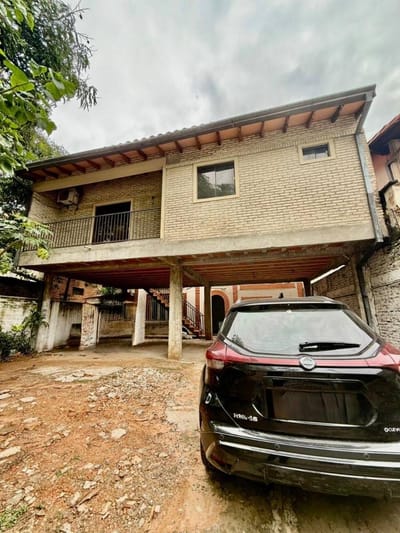Propiedad potencial de desarrollo en venta.