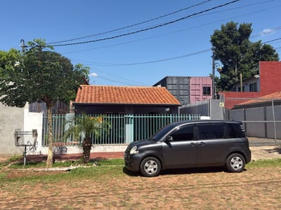 VENDO CASA DE 5 DORMITORIOS EN PRIMER BARRIO DE LUQUE