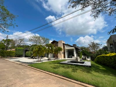 AMPLIA CASA EN JARDINES DEL URUBO I