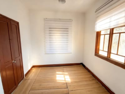 ALQUILO HABITACION CON BAÑO INDEPENDIENTE EN 2 DO PISO VISTA A CALLE MIRAFLORES