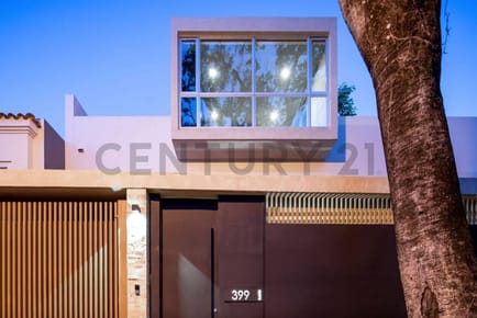 RESIDENCIA DE DISEÑO EN VENTA - BARRIO MBURUCUYÁ