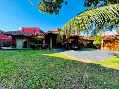 CASA EN VENTA AV. LA BARRANCA
