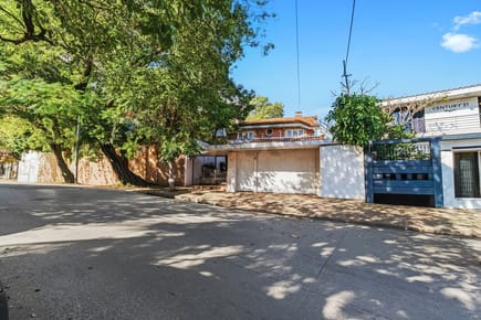 VENDO CASA EN RECOLETA SOBRE CRUZ DEL DEFENSOR