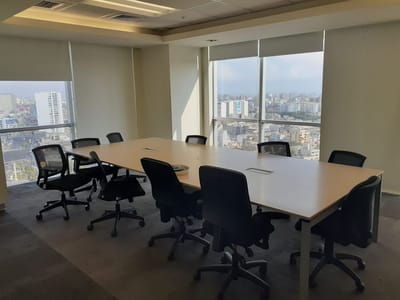 ALQUILO OFIICNA EN CENTRO EMPRESARIAL - ALTAVISTA 